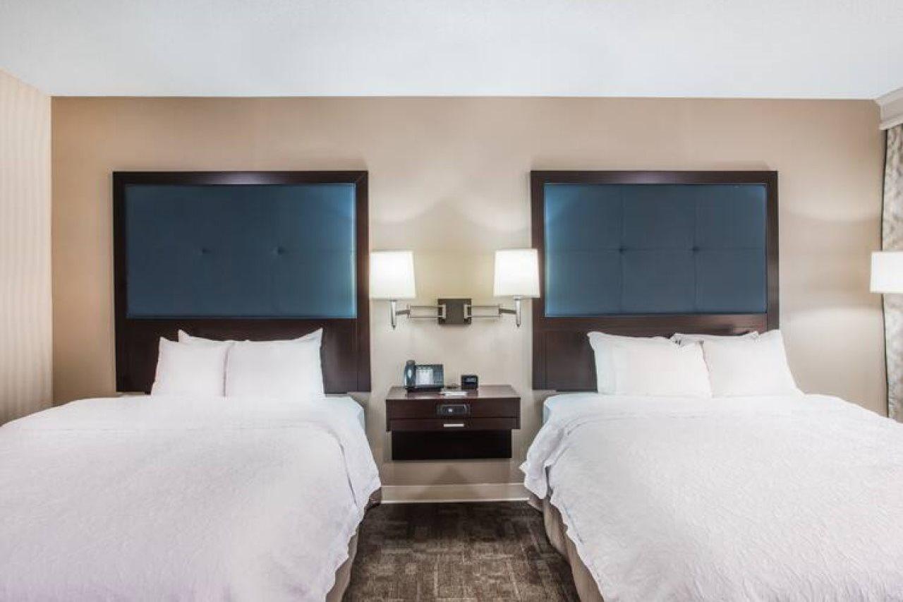 Brooklyn Hampton Inn Cleveland-Airport/Tiedeman Road מראה חיצוני תמונה