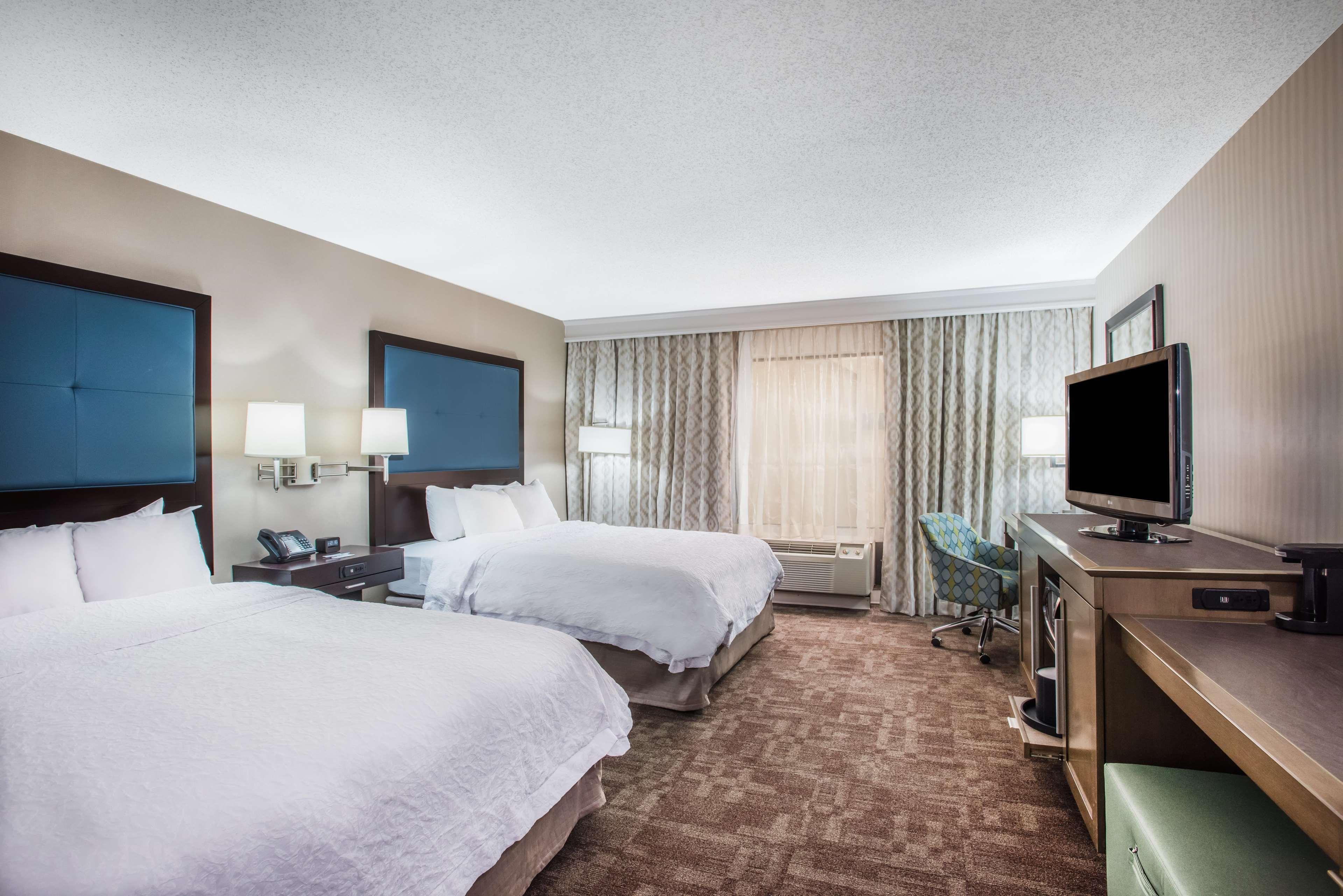 Brooklyn Hampton Inn Cleveland-Airport/Tiedeman Road מראה חיצוני תמונה