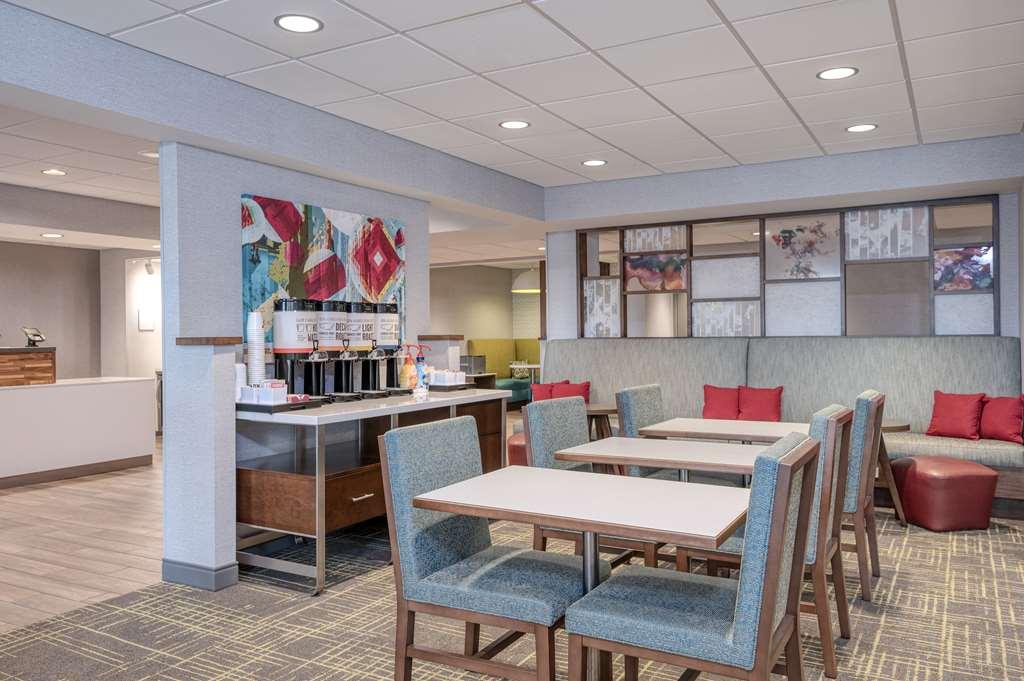 Brooklyn Hampton Inn Cleveland-Airport/Tiedeman Road מסעדה תמונה
