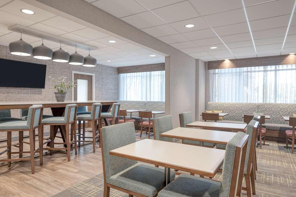 Brooklyn Hampton Inn Cleveland-Airport/Tiedeman Road מסעדה תמונה