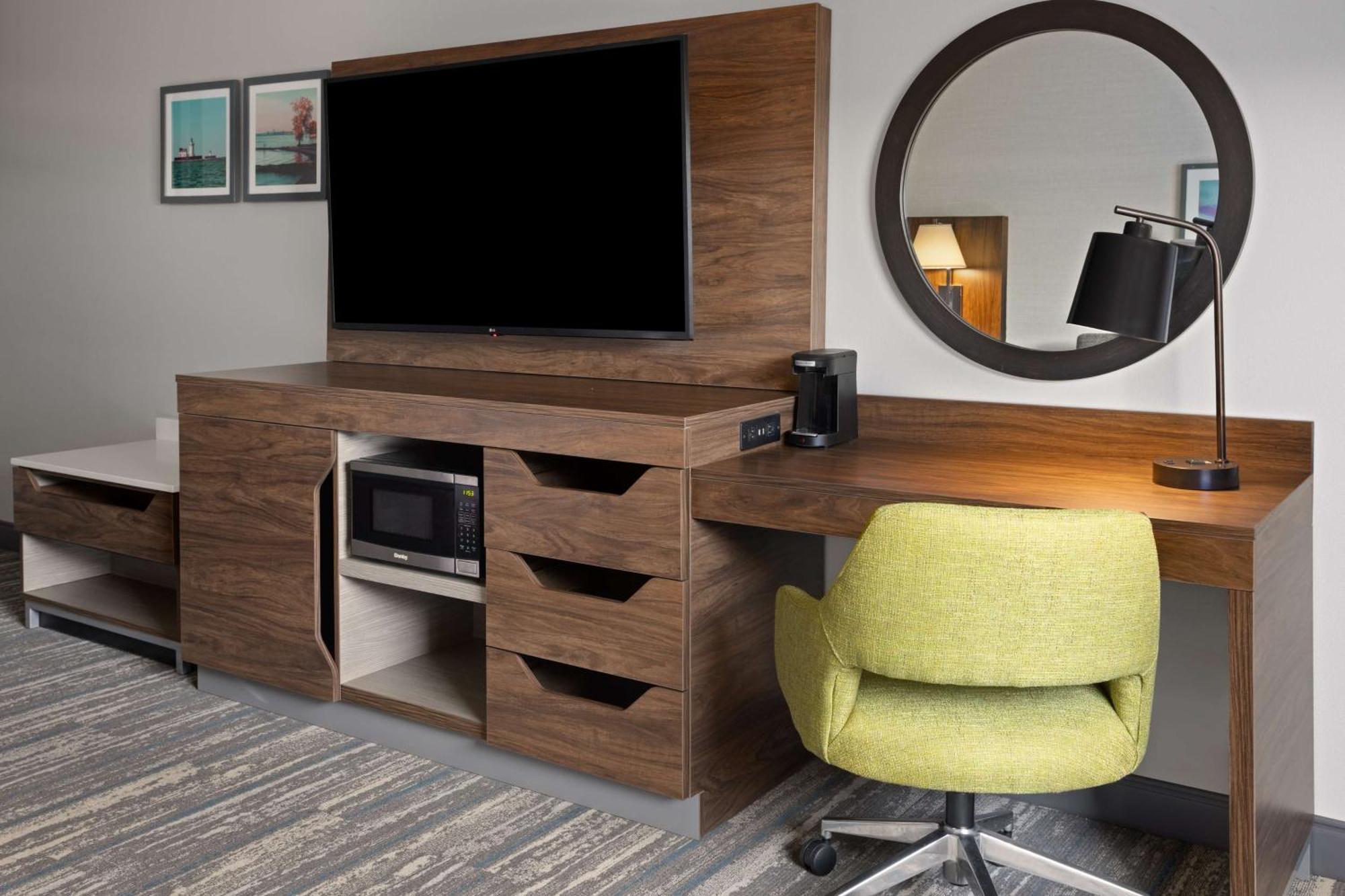 Brooklyn Hampton Inn Cleveland-Airport/Tiedeman Road מראה חיצוני תמונה