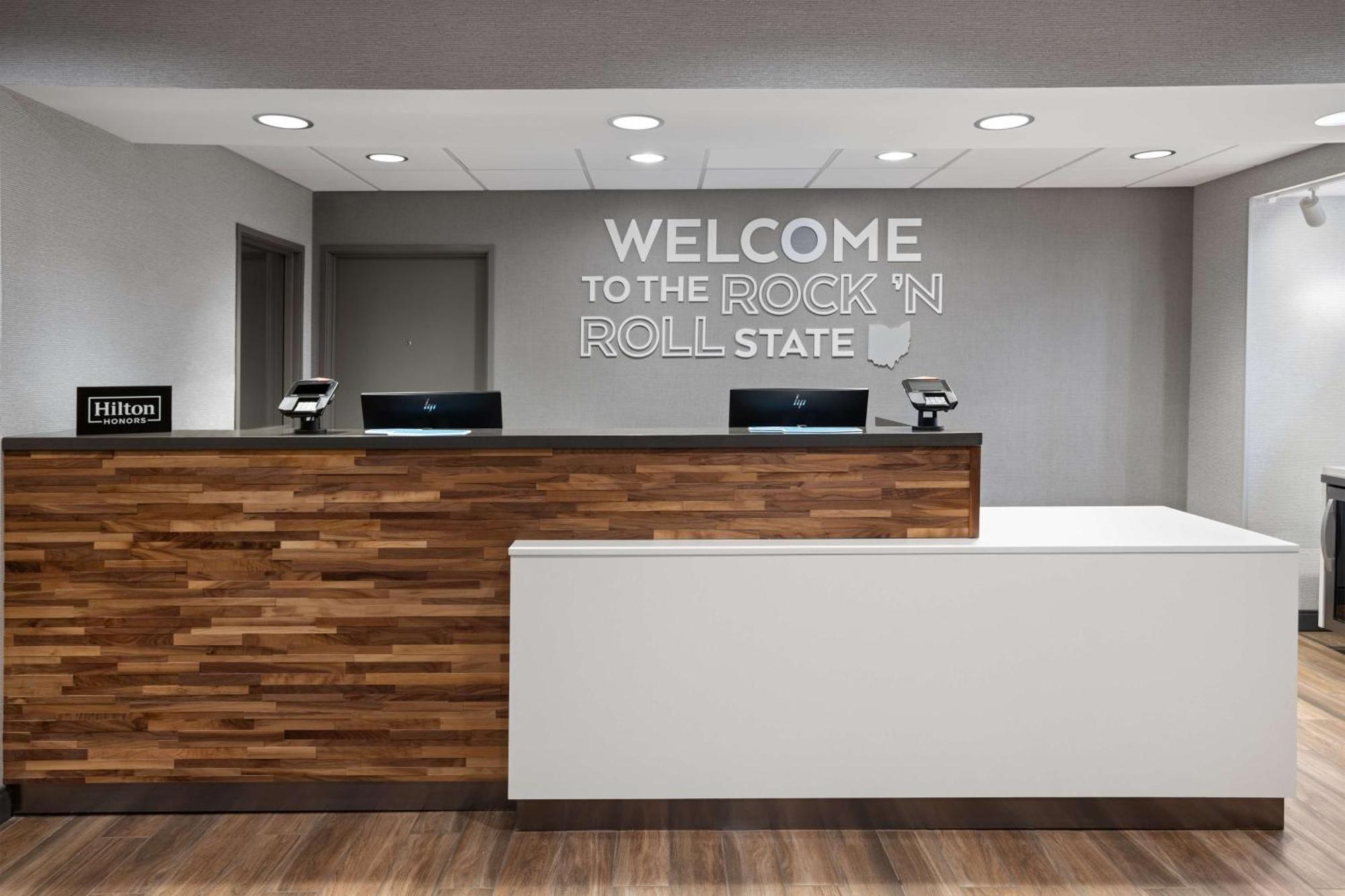 Brooklyn Hampton Inn Cleveland-Airport/Tiedeman Road מראה חיצוני תמונה