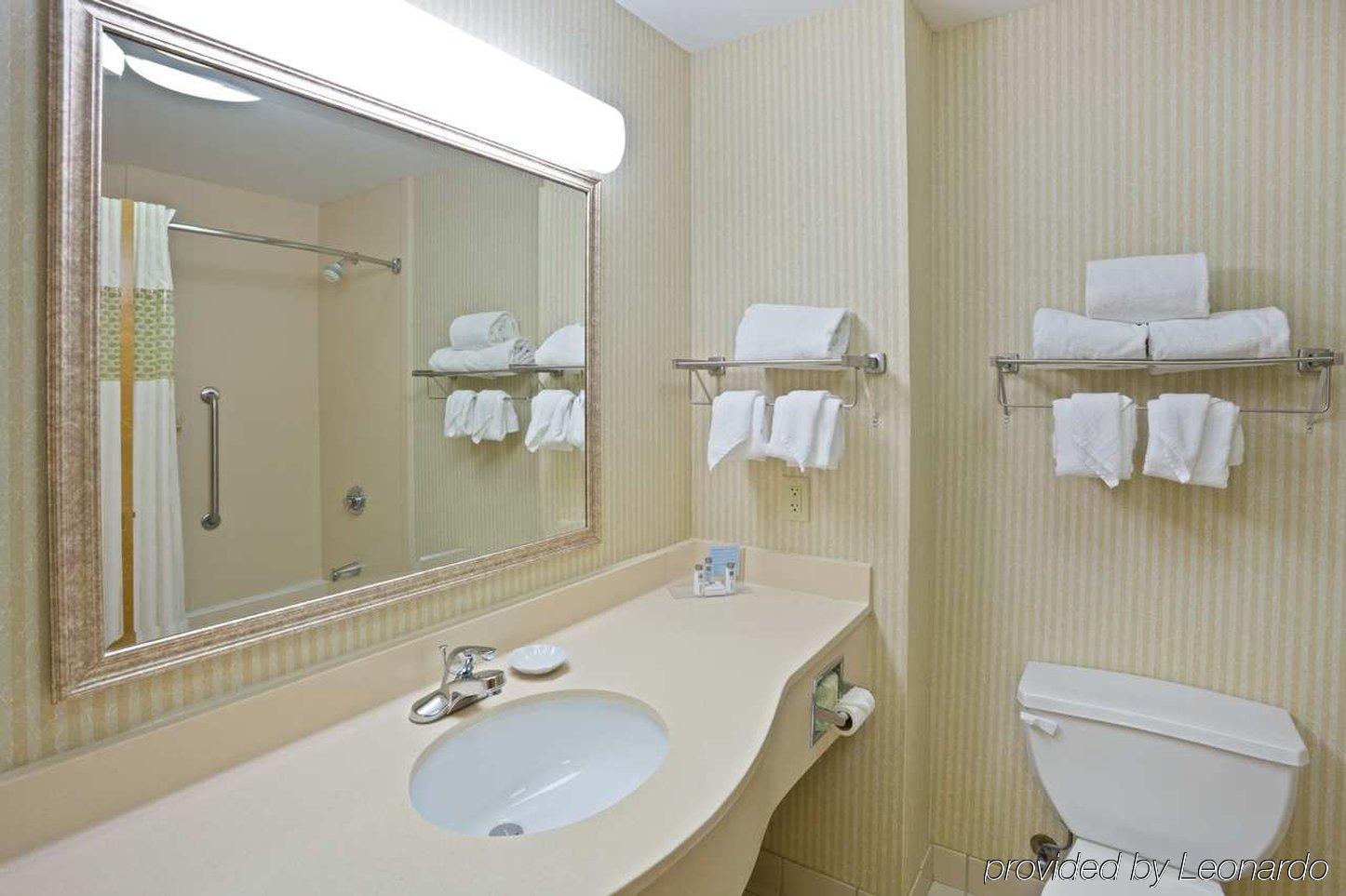 Brooklyn Hampton Inn Cleveland-Airport/Tiedeman Road חדר תמונה