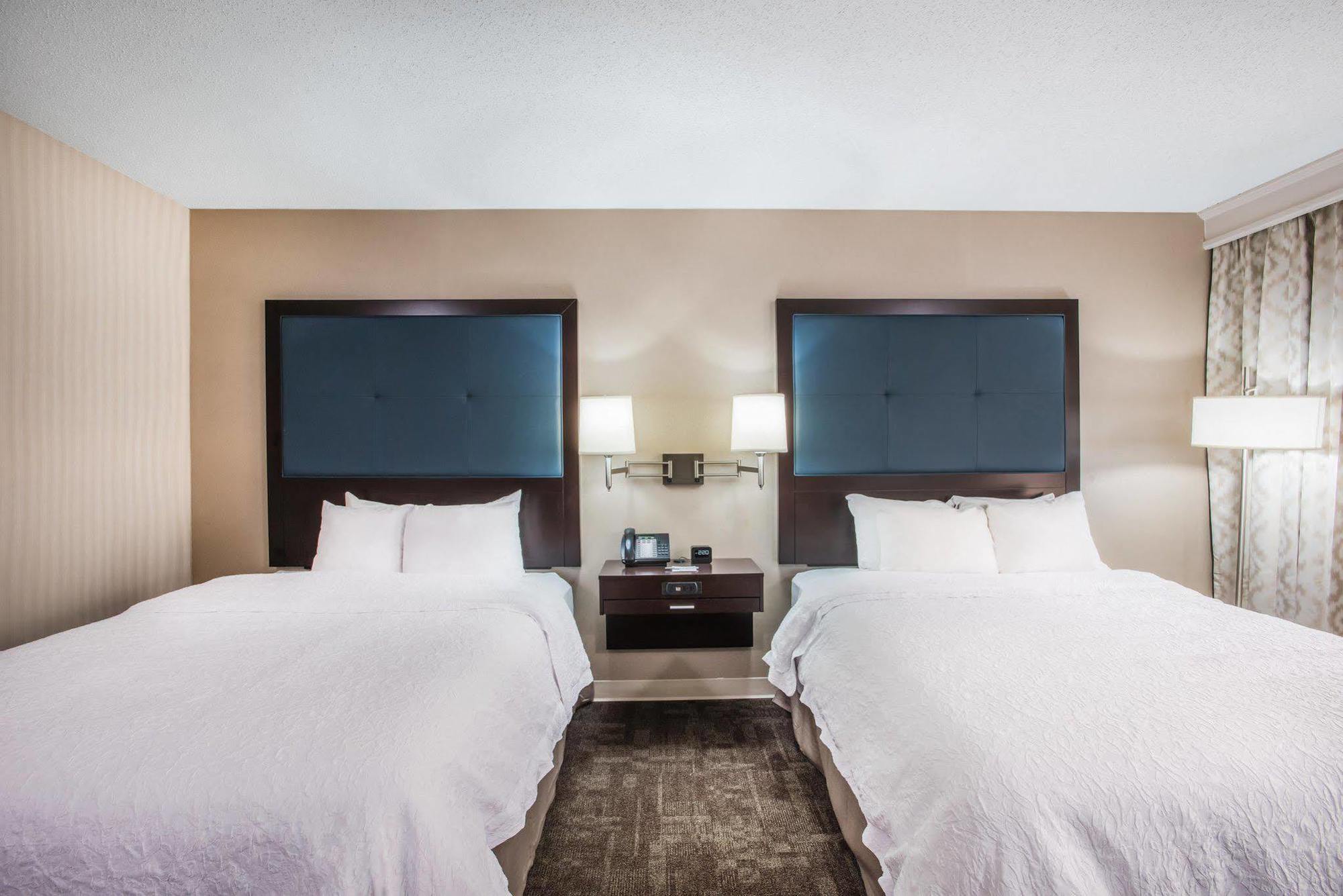 Brooklyn Hampton Inn Cleveland-Airport/Tiedeman Road מראה חיצוני תמונה