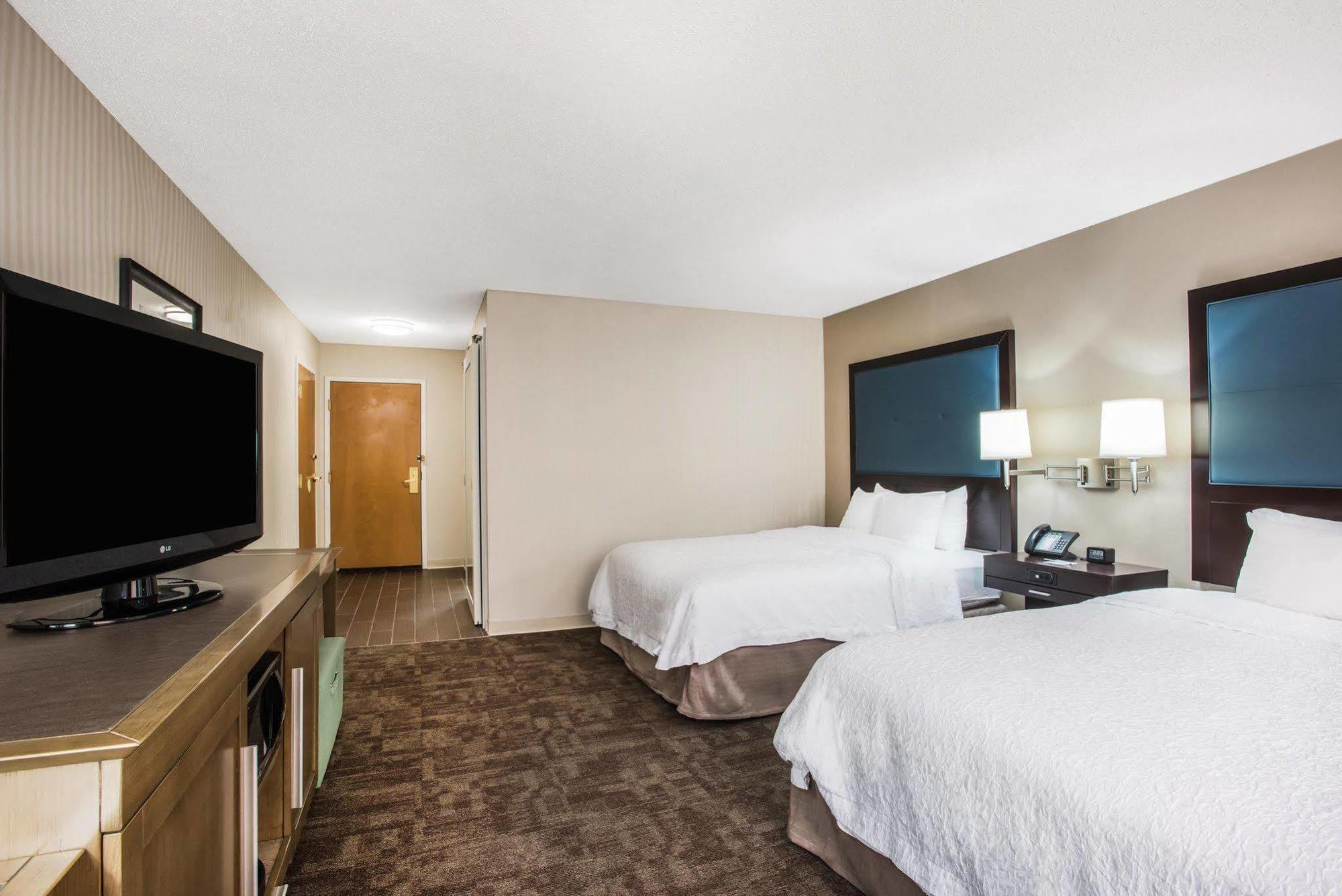 Brooklyn Hampton Inn Cleveland-Airport/Tiedeman Road מראה חיצוני תמונה